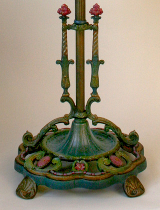 Arts & Crafts style table lamp